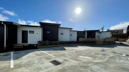 Beautifully presented studio in Temple View - Photo 4