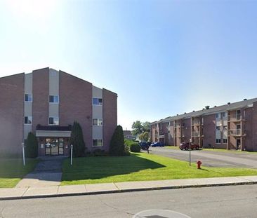 GRAND ET LUMINEUX 4.5 DISPONIBLE 1er MARS 2025 - Photo 3