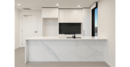 Unbeatable Convenience 2 Bedrooms Apartment - Photo 3