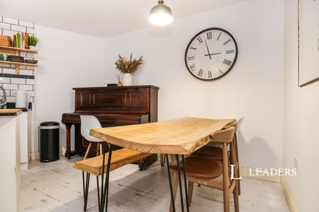 2 bedroom apartment to rent Bloomsbury House, 27 Guildhall Road, Northampton, NN1 - Photo 2