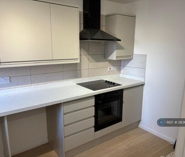 2 bedroom semi-detached house to rent - Photo 5