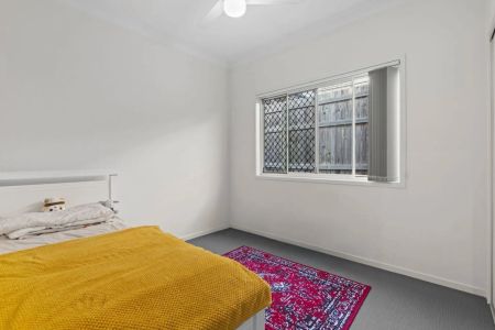 Spacious Contemporary Home - Photo 5