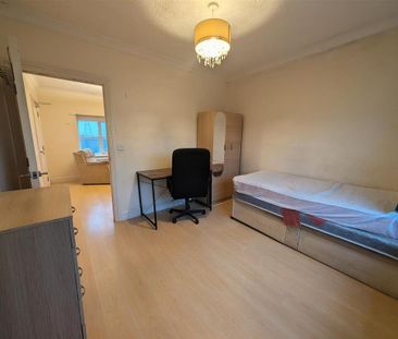 3 bedroom apartment to rent - Photo 3