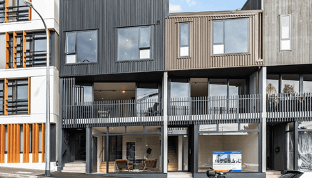 BOUTIQUE RESIDENTIAL TOWNHOUSE - ROOF TOP TERRACE + OFFICE - Photo 2
