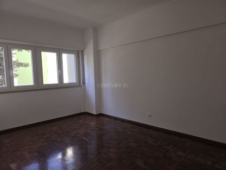 Arrendamento de Apartamento T3 em Massamá - Photo 5