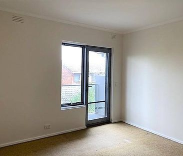 THREE BEDROOM | MINUTES TO BEACH | GREAT LOCATION - Photo 3