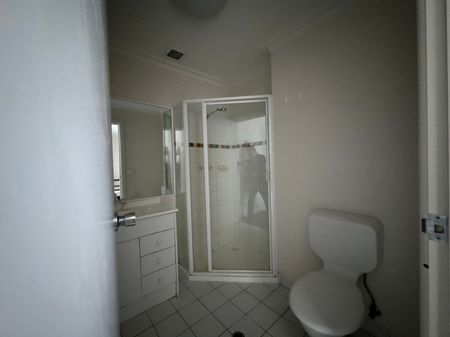 Prime 1-Bedroom Apartment in Melbourne CBD – Location, Convenience, and Style! - Photo 5