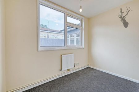 2 bedroom semi-detached bungalow to rent - Photo 4