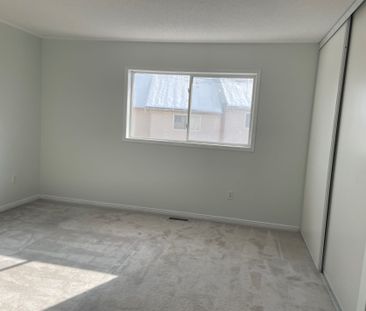 For Lease - 5055 Heatherleigh Avenue Unit# 9, Mississauga, Ontario - Photo 2