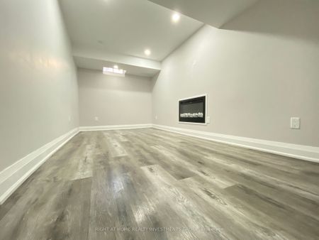 Detached Home For Lease | N8109150 - Photo 2