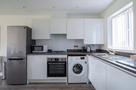 3 bedroom serviced apartment to rent - Photo 3