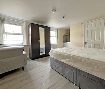 Bell Road, TW3, Hounslow - Photo 5