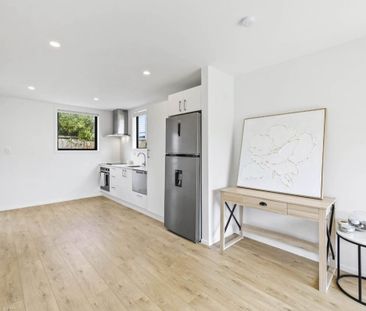 Modern home in prime location! - Photo 5