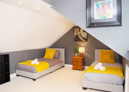 Holcombe Crescent - Photo 3