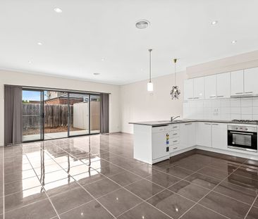 Spacious 4-Bedroom Home in South Morang - Photo 2