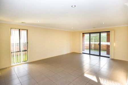 Spacious Family Home - Photo 2