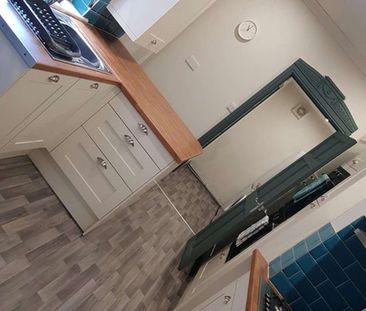 Town Centre Property Room 5 - Photo 4