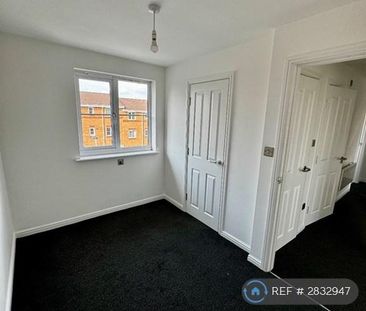 2 bedroom flat to rent - Photo 2