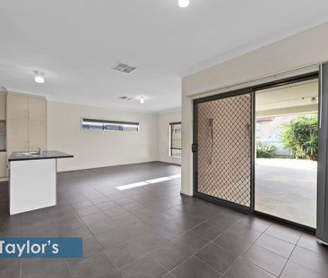 STYLISH FAMILY LIVING WITH ALFRESCO ENTERTAINING - Photo 5