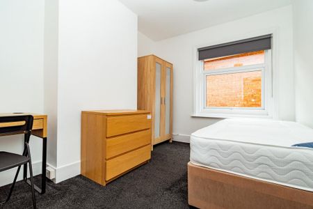 6 bedroom semi-detached house to rent - Photo 4