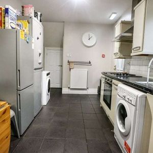 Female Only House Share in Darlington Room 1 - Photo 2