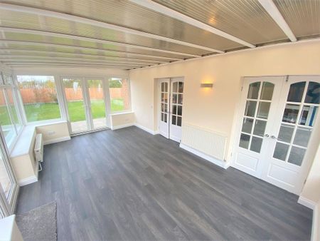 3 bedroom bungalow to rent - Photo 2