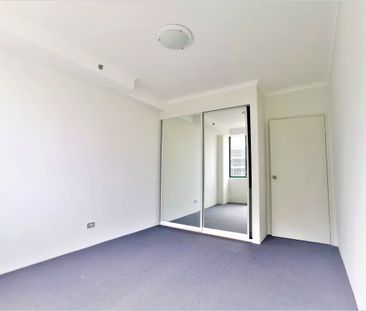 SPACIOUS 2-BEDROOM APARTMENT IN A SECURITY BLOCK - Photo 5