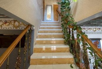 LONG TERM RENTAL. Spacious villa with 6 bedrooms for rent.