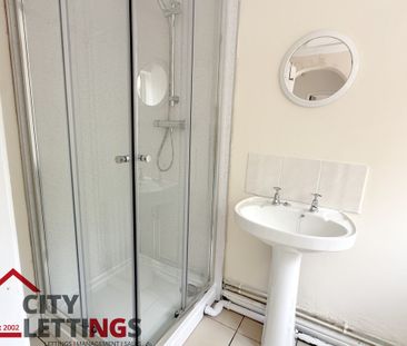 4 Bedroom Semi-Detached House - Photo 1