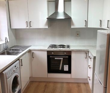 1 Bed Flat, Heath View, M7 - Photo 2