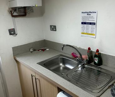 Room in a Shared House, Carisbrooke Road, B17 - Photo 1