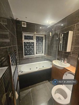 1 bedroom in a flat share to rent - Photo 1