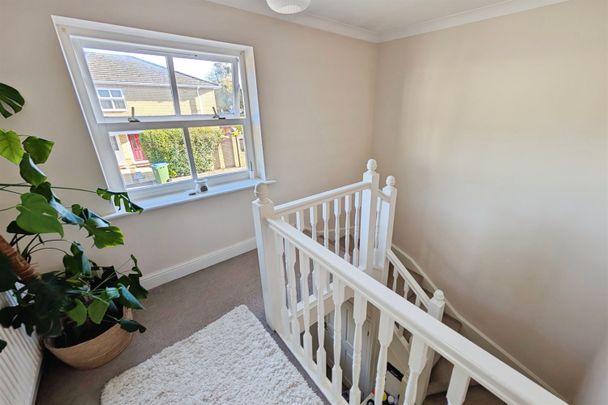 Edwin Jones Green, SO15 - Photo 1