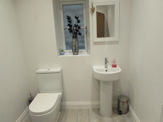 4 bedroom semi-detached house to rent - Photo 1