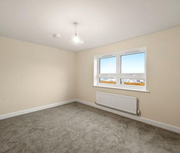 4 bedroom semi-detached house to rent - Photo 4