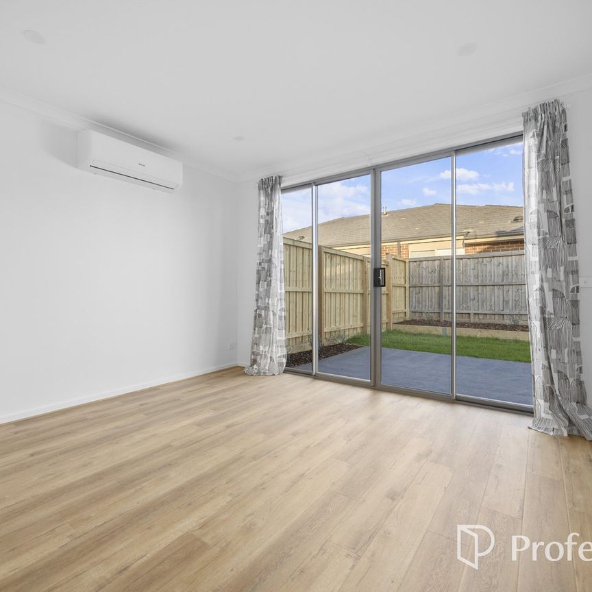 Stylish, Brand-New Family Living in Clyde North - Photo 1