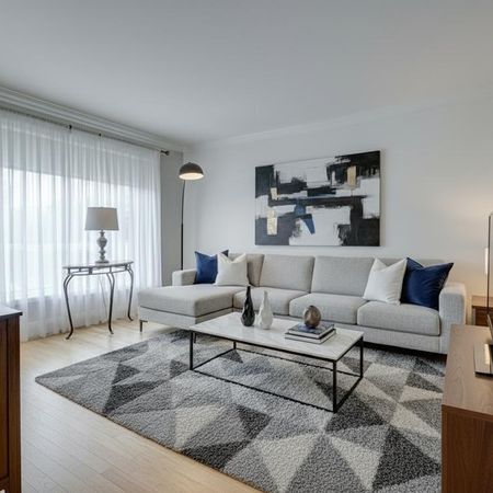 5 1/2 avec jardin privé et 3 stationnements - Photo 4