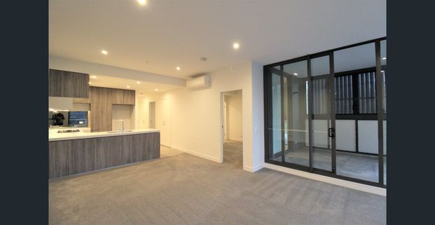 SPACIOUS 2 BEDROOMS WITH A WINTERGARDEN WITHIN 'CENTRALE' NORTH RYDE - Photo 1