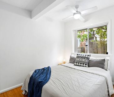 Charming Freshwater Gem with Garden - Photo 2