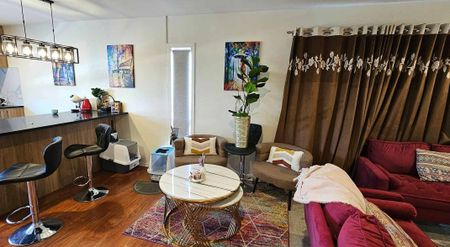 Fully furnished 2Bedroom, bills included - Photo 3