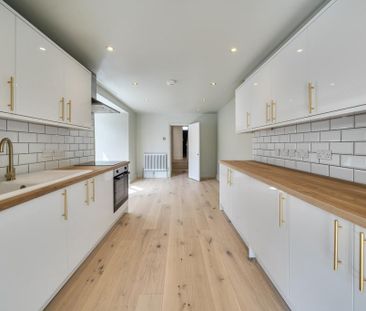 3 bedroom semi-detached house to rent - Photo 6