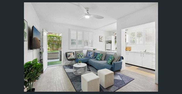 Beautifully renovated ground floor apartment in the heart of Dee Why - Photo 1