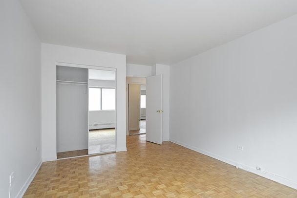 4760 Chemin de la Côte-des-Neiges, Montréal, QC - Photo 1