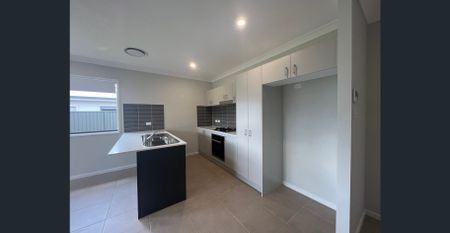 Three Bedroom Family Home - Photo 3