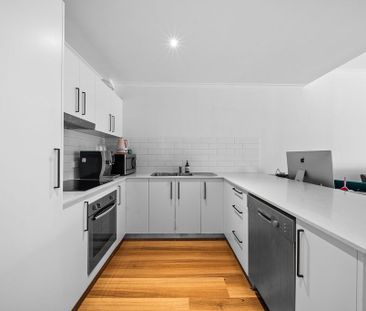 2/10 Tasman Pl,Lyons - Photo 1