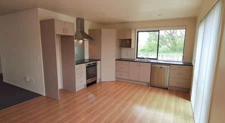 SPACIOUS OPEN LIVING, 3 BDRM, HOME WITH SECURITY - Photo 2