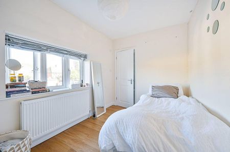 3 bedroom flat to rent - Photo 2