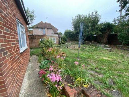 3 bedroom semi-detached house to rent - Photo 3