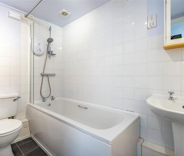 2 bedroom maisonette to rent - Photo 2