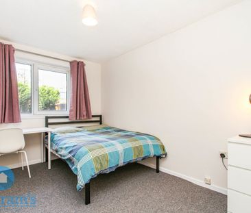 References Pending - 2 bed Apartment - Photo 5